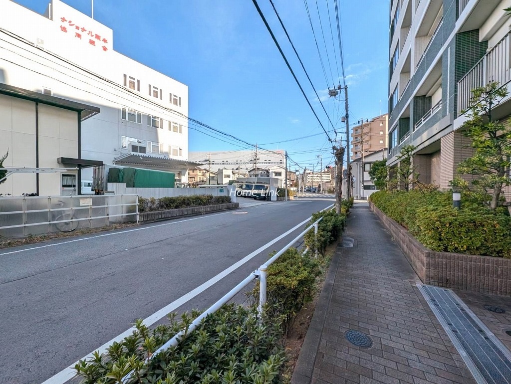 レクセルガーデン志村坂上　北東側 前面道路歩道